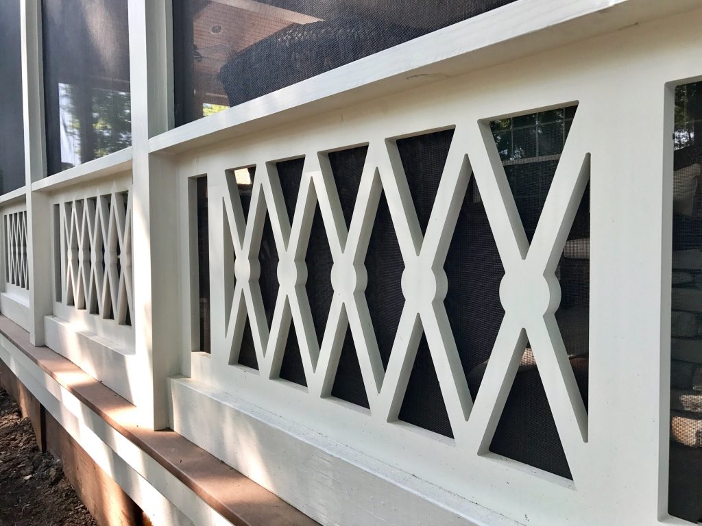 porch-screened-drummer-boy-pvc-panel-railing